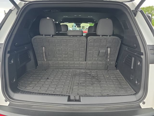Used 2024 Chevrolet Traverse LT w/ LPO, Floor Liner Package FWD image 16
