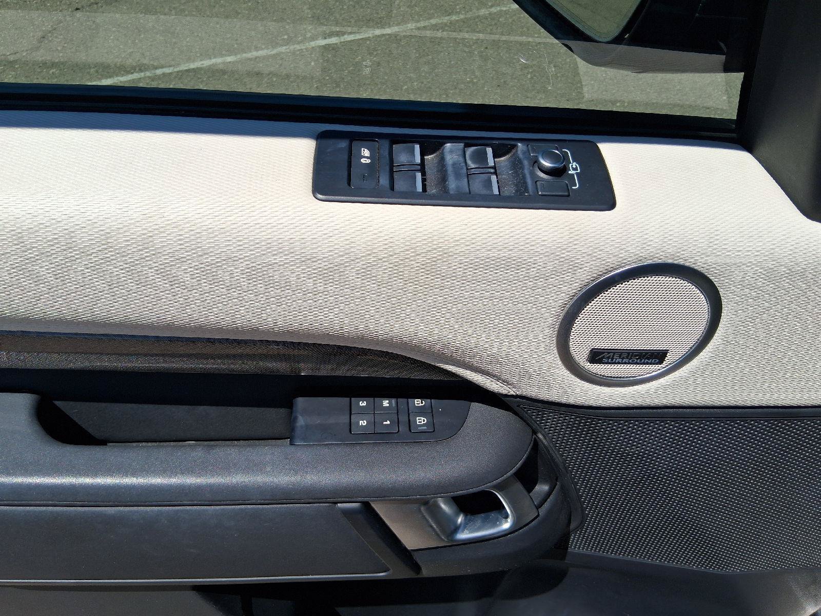 Used 2021 Land Rover Discovery HSE R-Dynamic AWD/4WD image 17