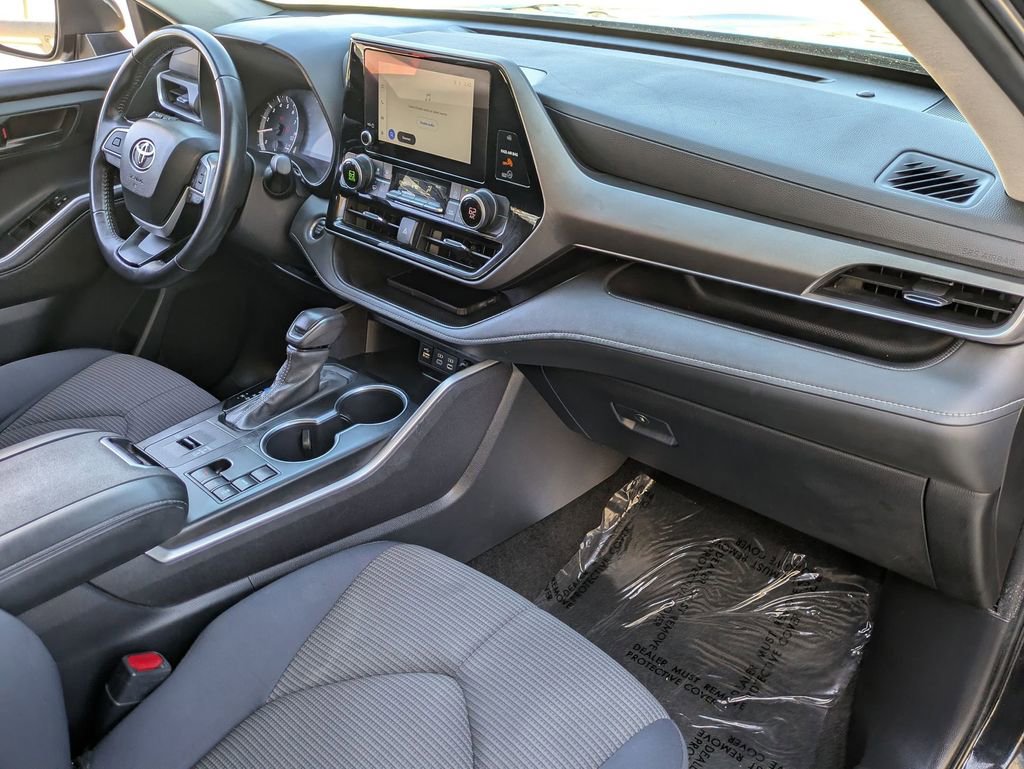 Used 2024 Toyota Highlander LE image 29