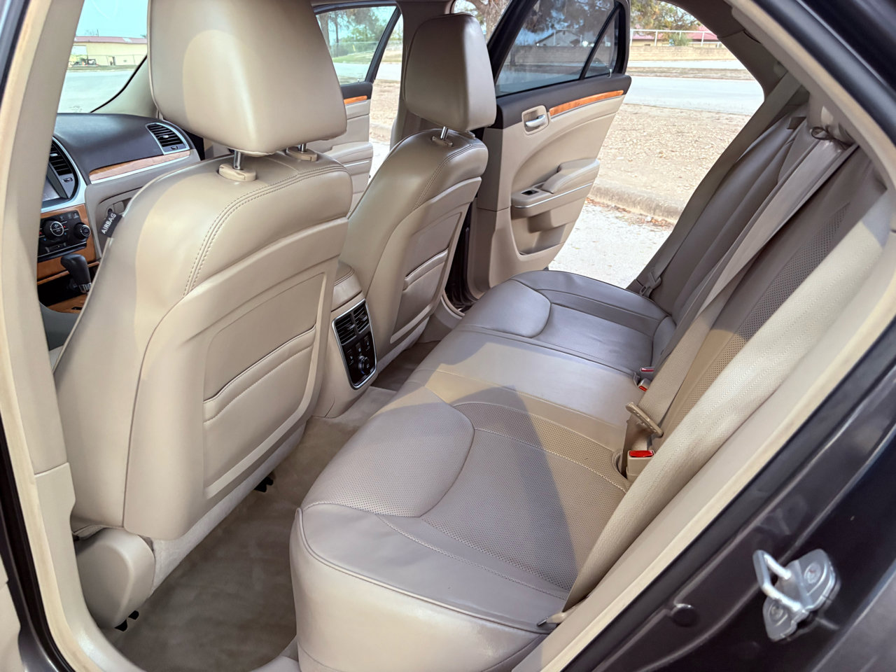 Used 2013 Chrysler 300 C image 9