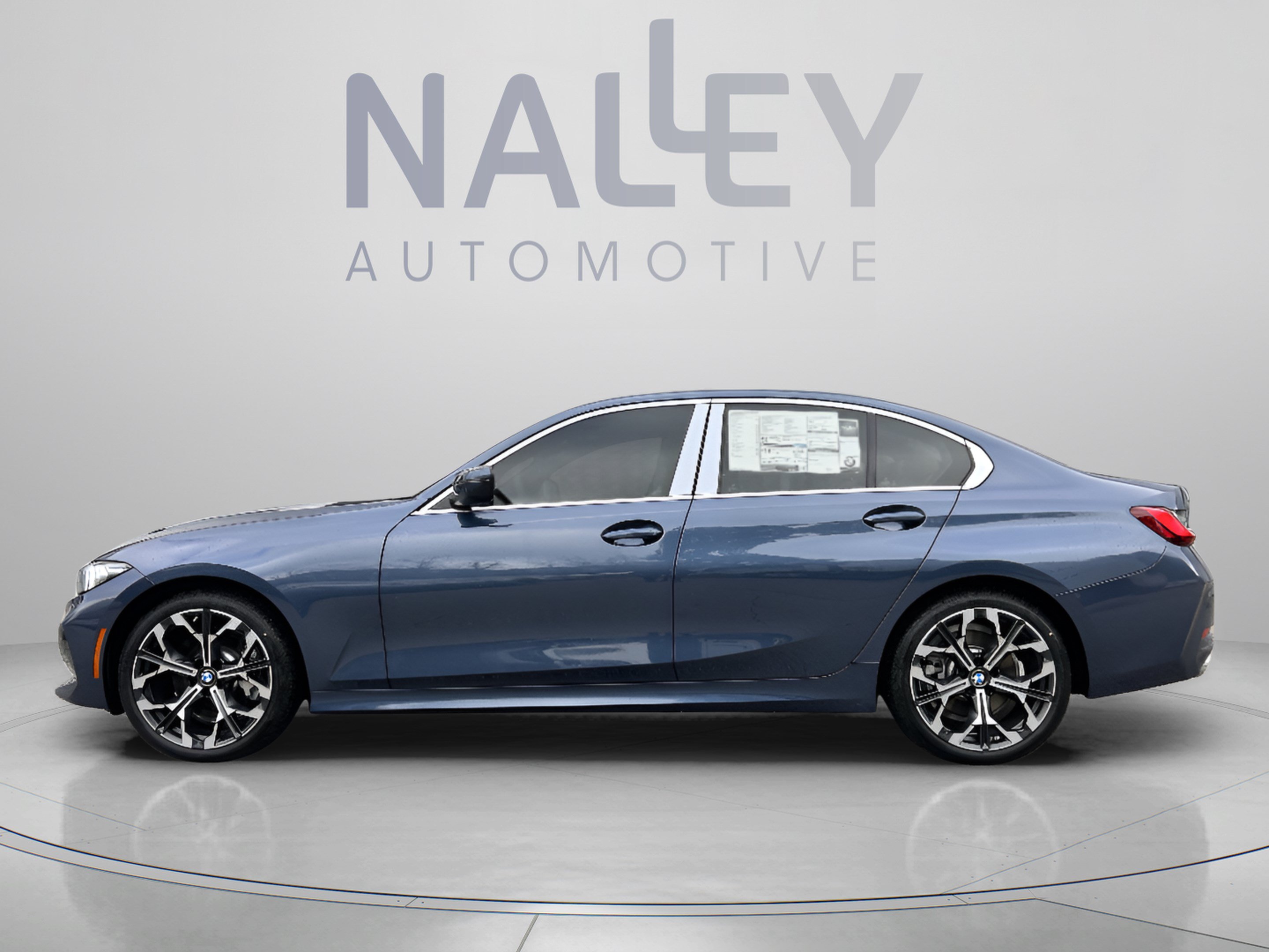 Used 2026 BMW 330i Sedan w/ Premium Package RWD image 3