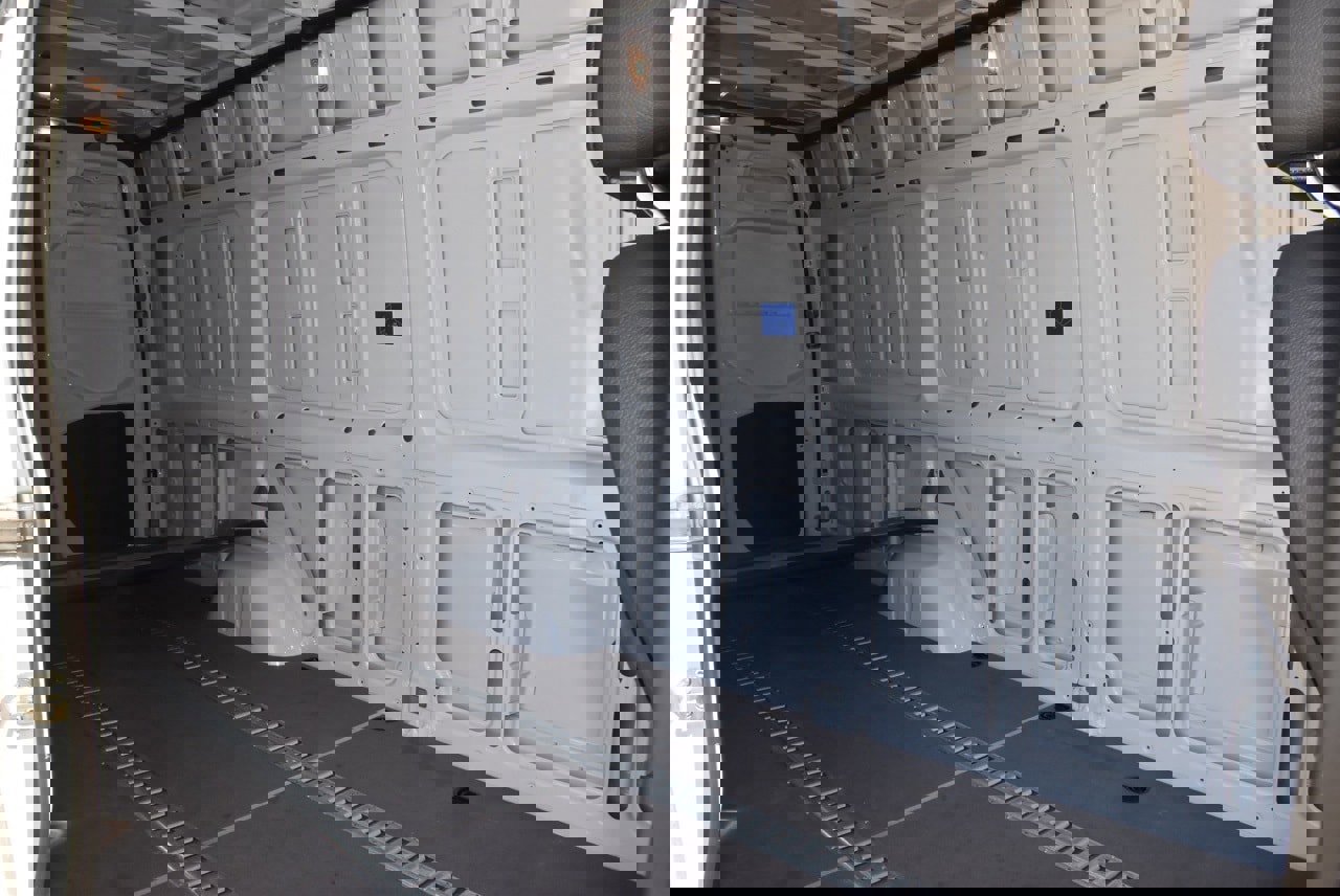 Used 2025 Mercedes-Benz Sprinter 2500 image 14