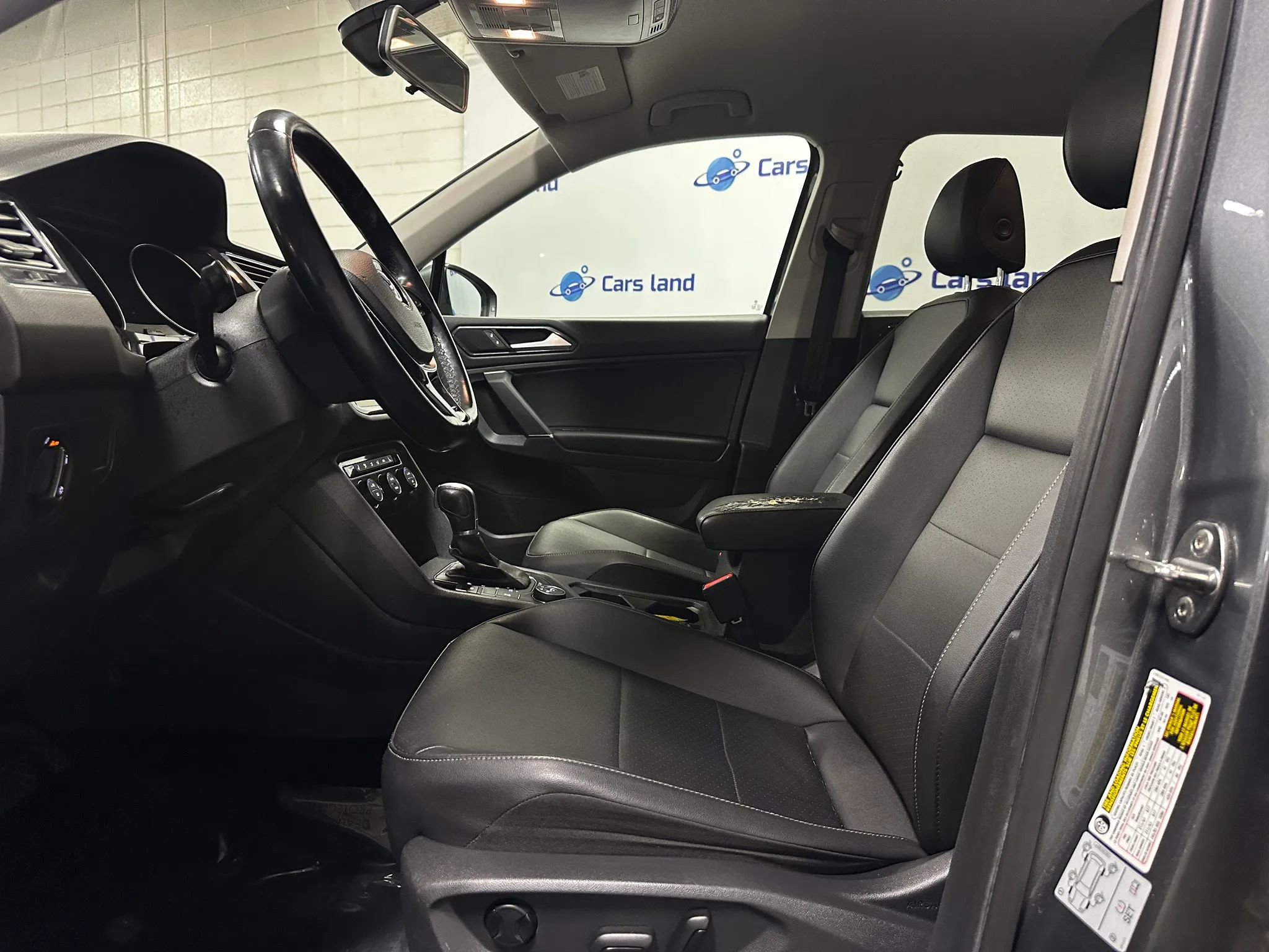 Used 2018 Volkswagen Tiguan SE AWD/4WD image 10