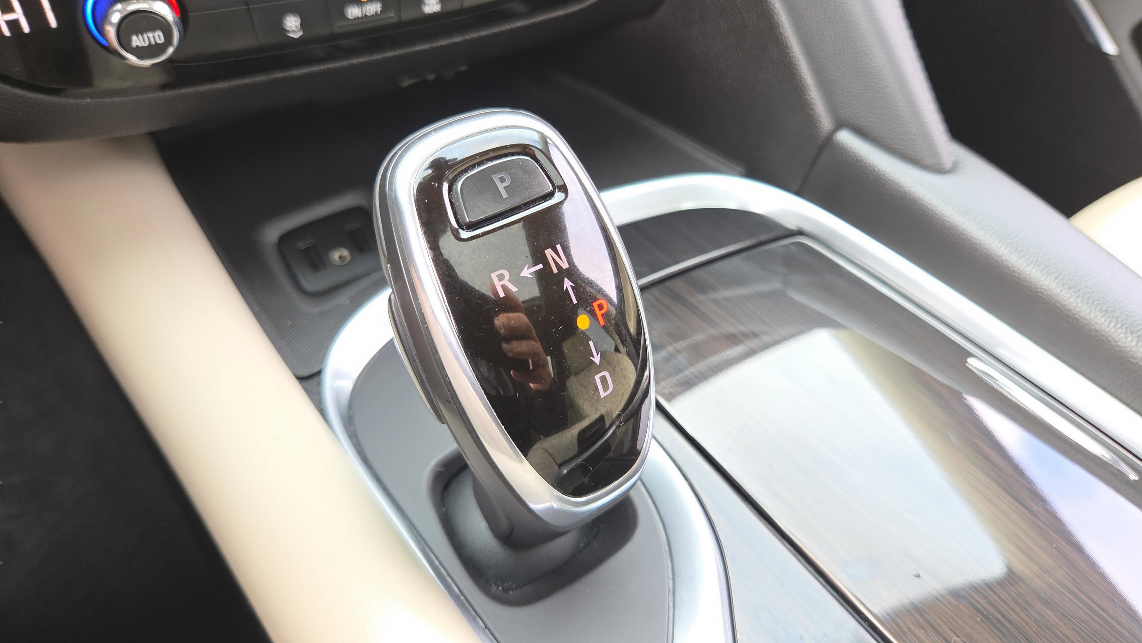 Used 2019 Buick Enclave Essence image 27