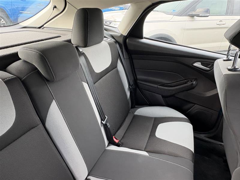 Used 2014 Ford Focus SE w/ SE Sport Package image 17