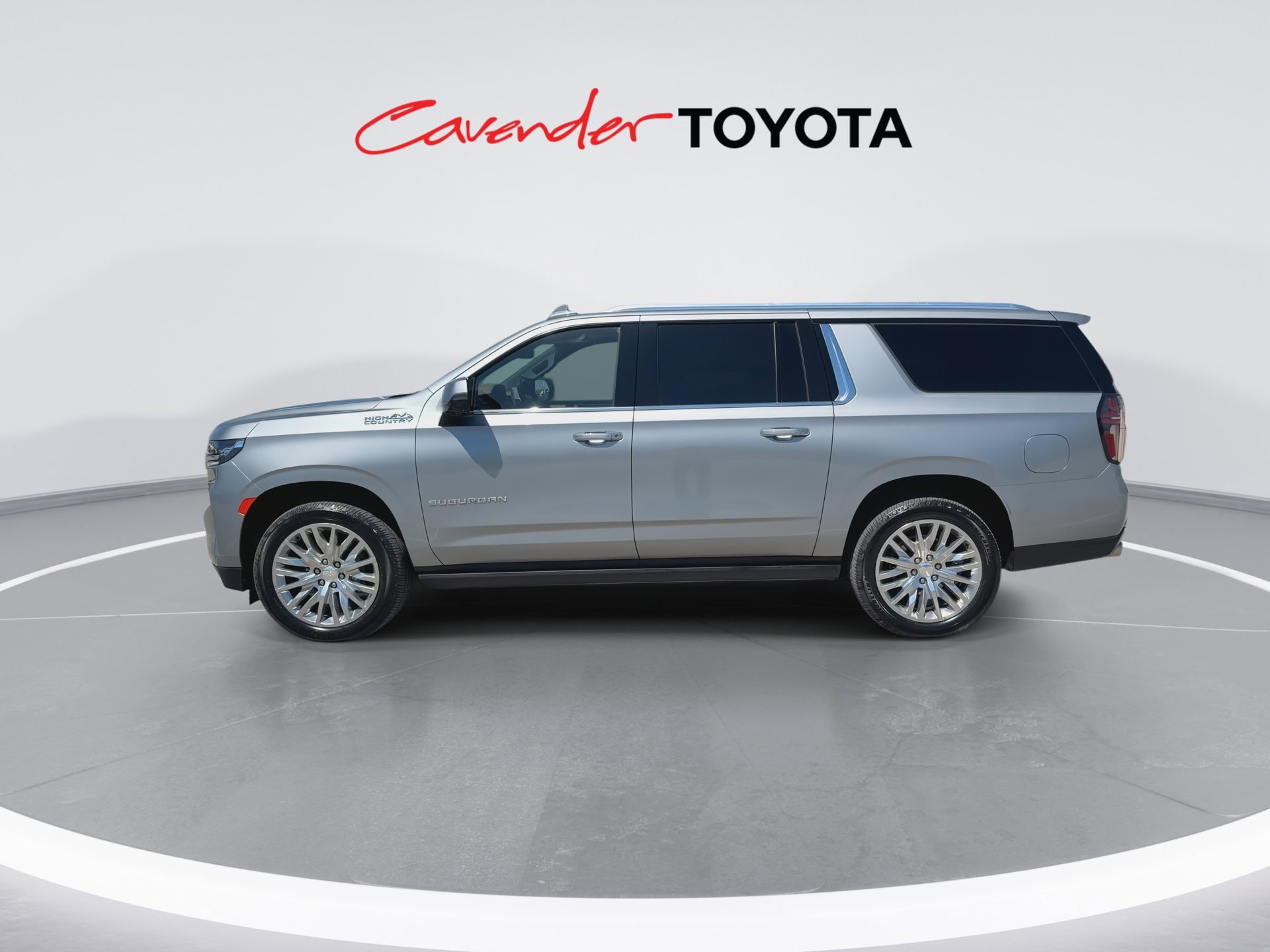 Used 2024 Chevrolet Suburban High Country w/ Premium Package 2 AWD/4WD image 5