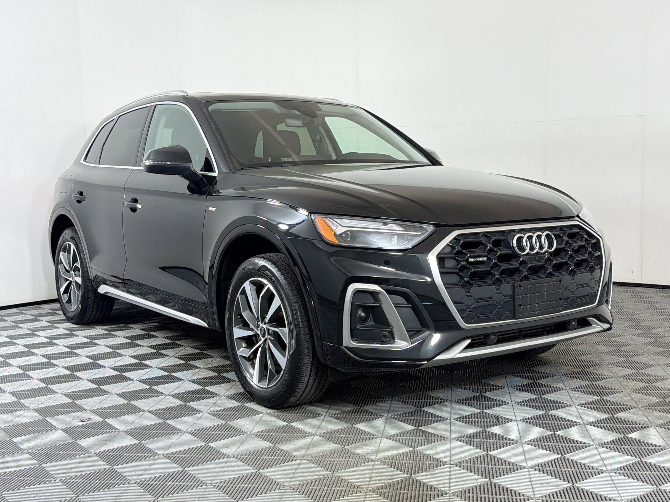 Used 2023 Audi Q5 2.0T Premium Plus w/ Premium Plus Package AWD/4WD image 7