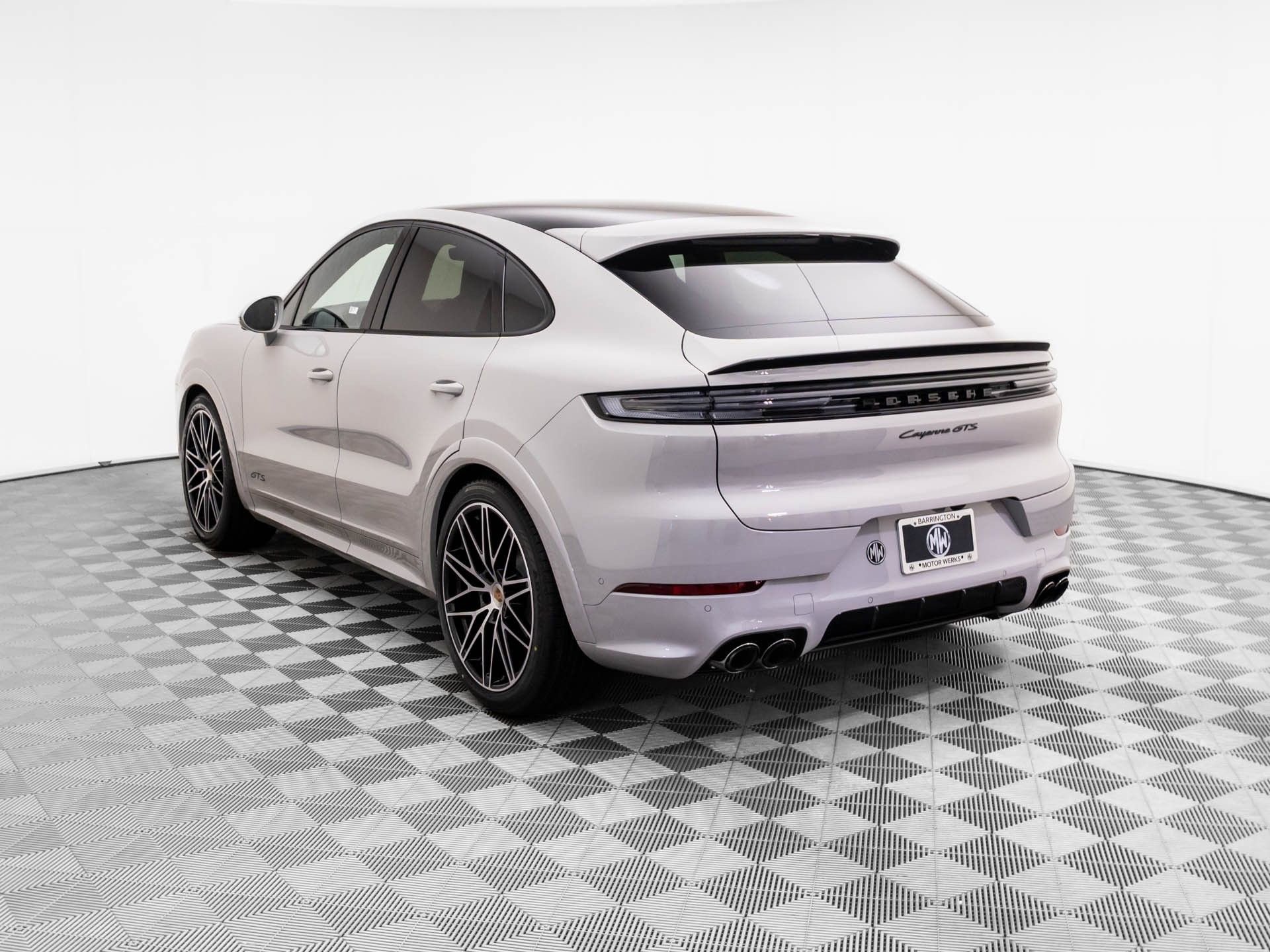 New 2026 Porsche Cayenne GTS image 3