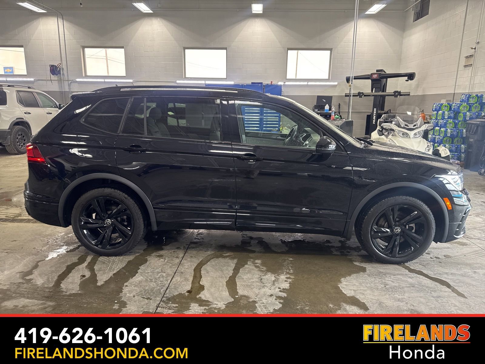 Used 2023 Volkswagen Tiguan SE R-Line image 6