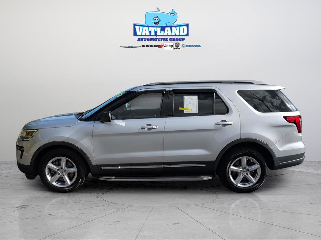 Used 2018 Ford Explorer XLT image 2