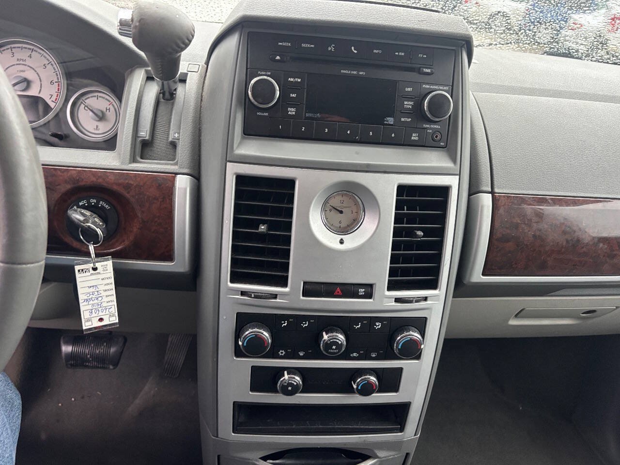 Used 2010 Chrysler Town & Country Touring FWD image 12