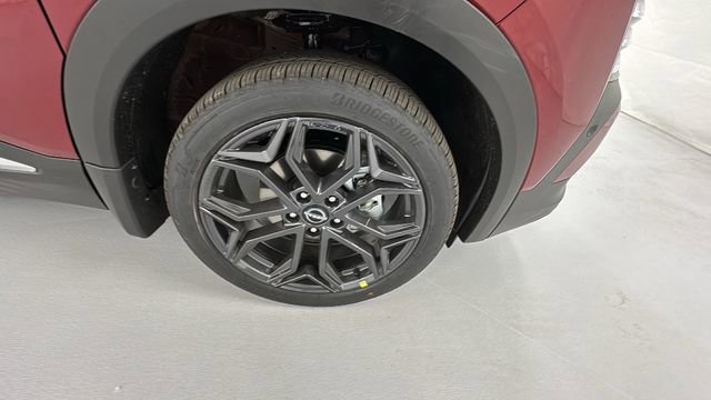 Used 2025 Nissan Kicks SR w/ Illumination Package image 9
