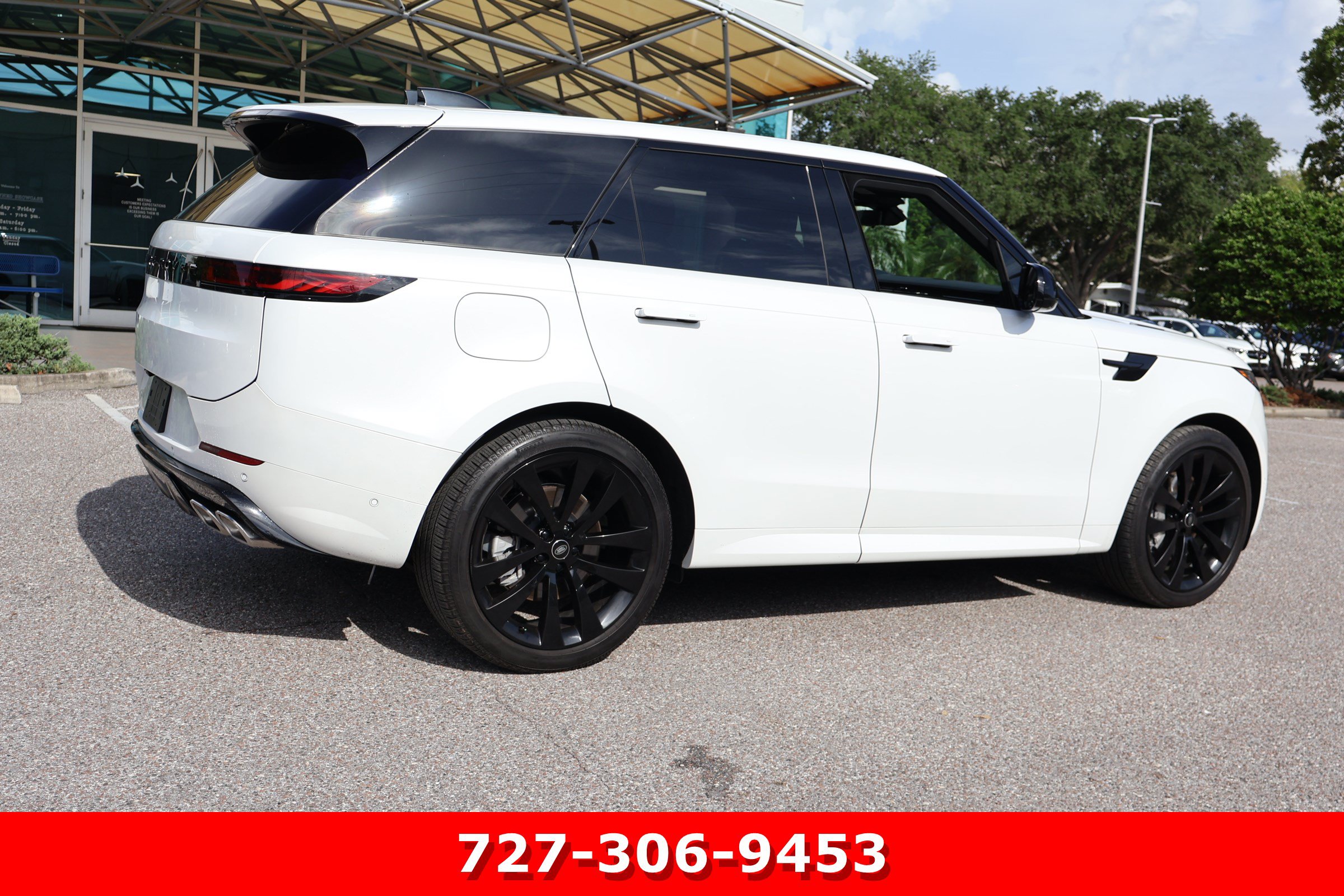 Used 2025 Land Rover Range Rover Sport Dynamic SE AWD/4WD image 9