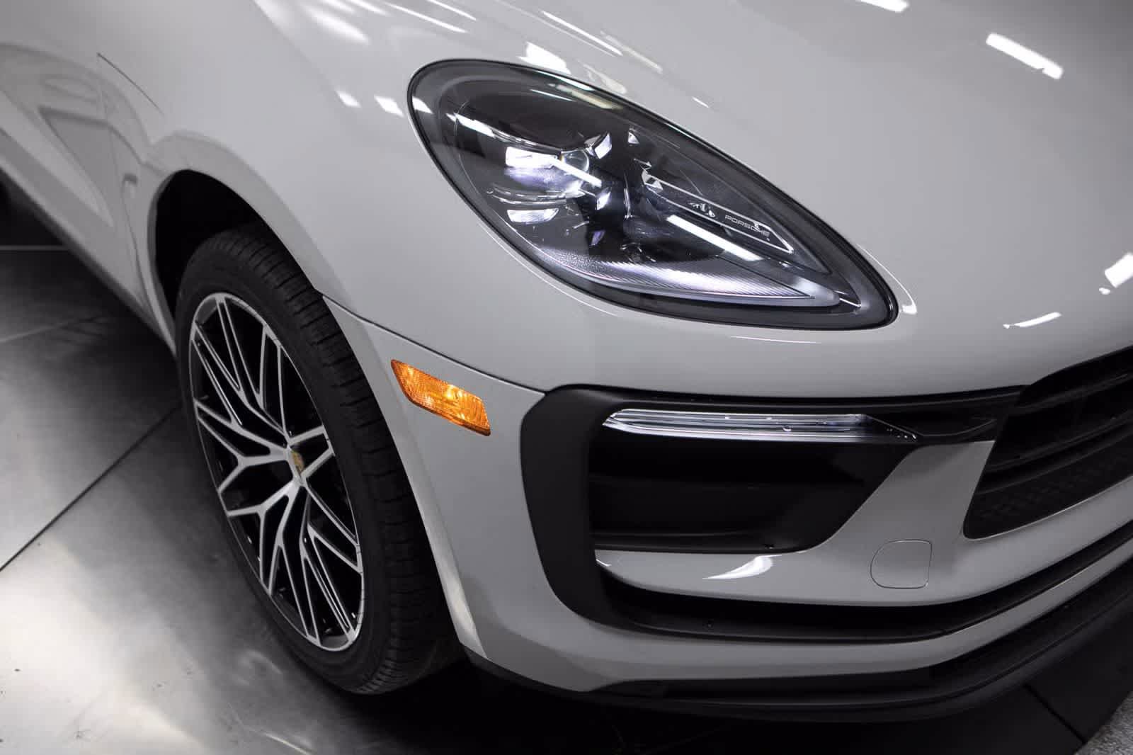 Certified 2026 Porsche Macan image 12