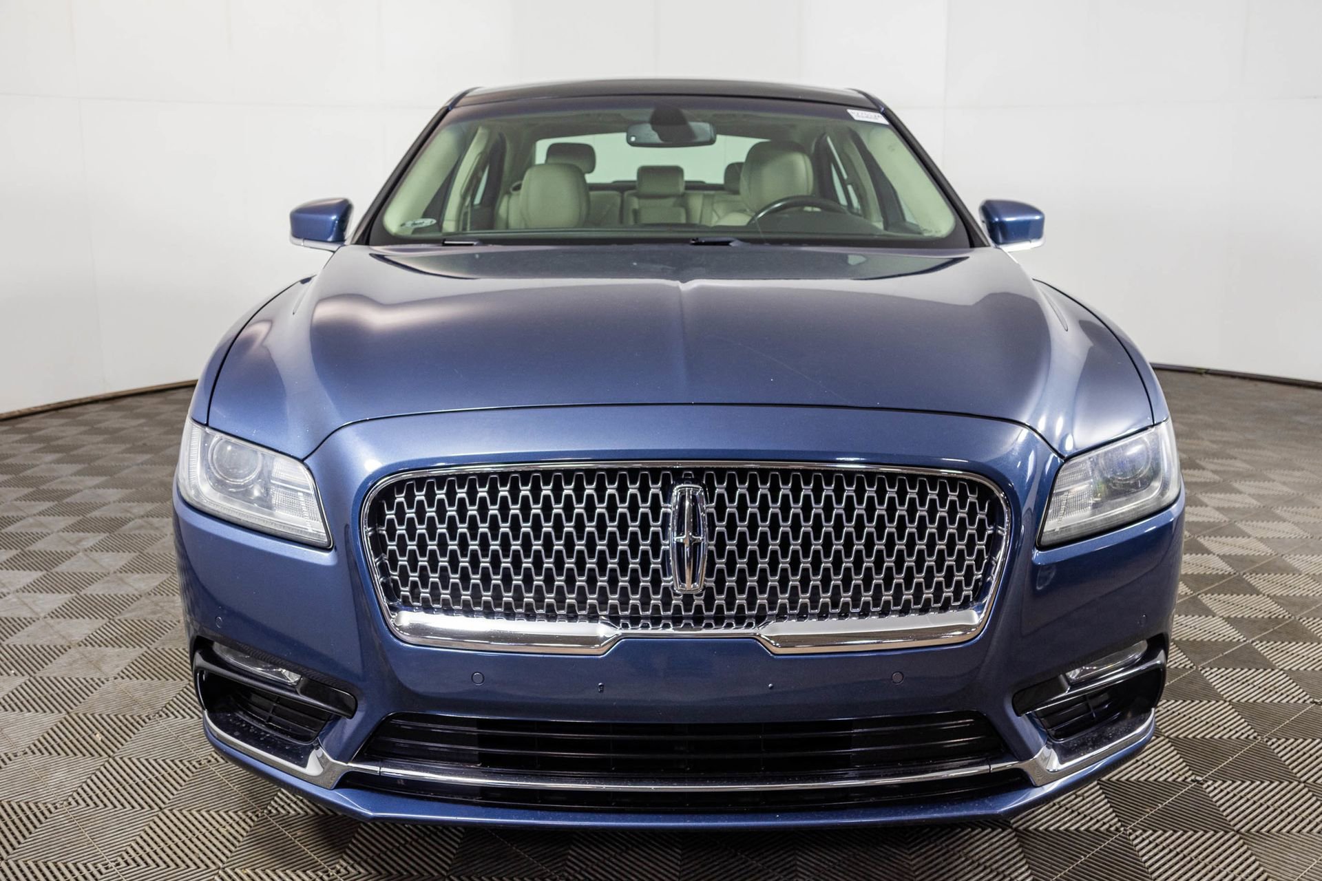 Used 2018 Lincoln Continental Select image 14