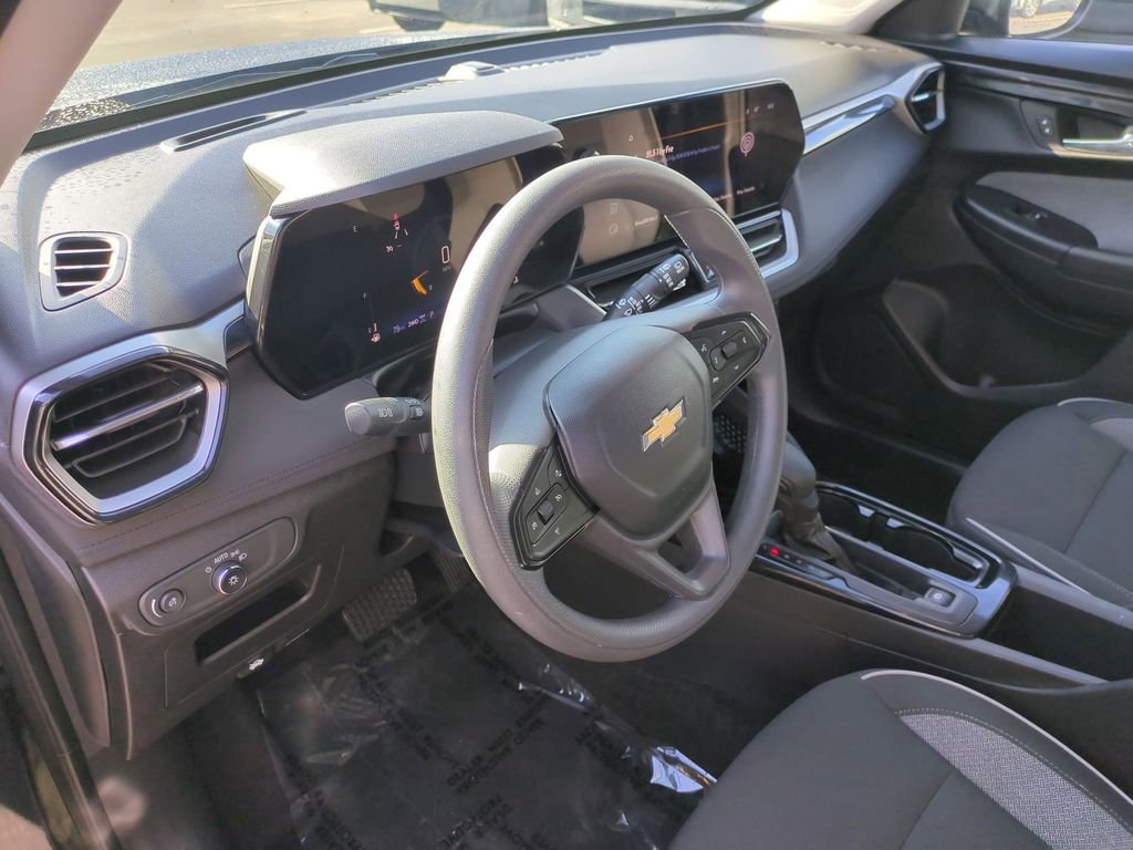 Used 2025 Chevrolet TrailBlazer LT AWD/4WD image 15