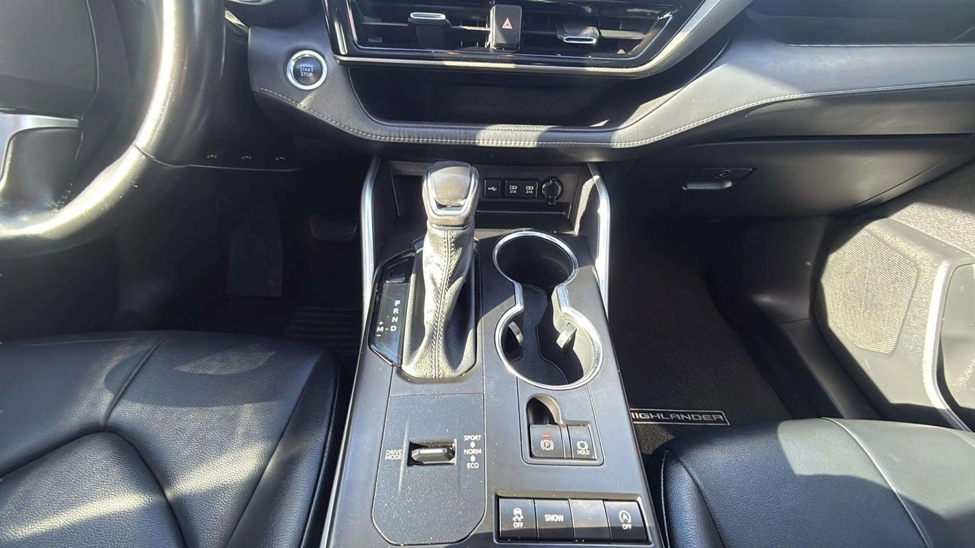 Used 2021 Toyota Highlander XLE image 19