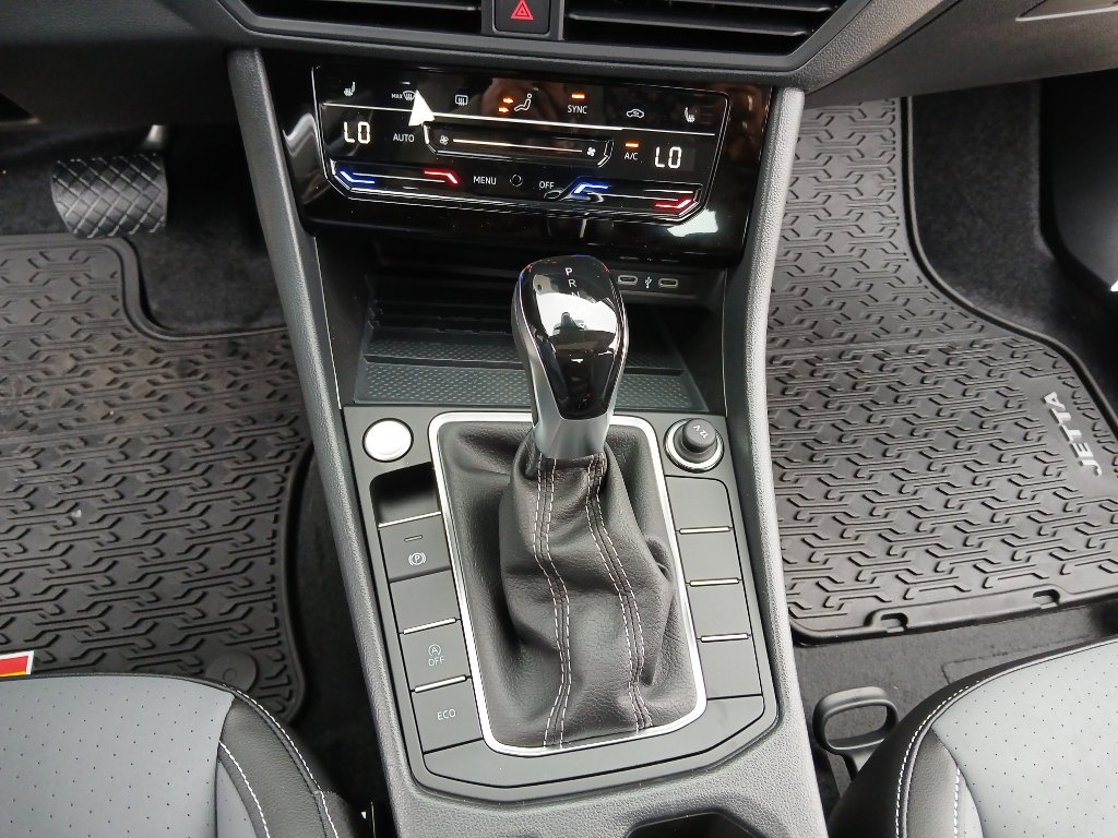 New 2026 Volkswagen Jetta SE FWD image 15