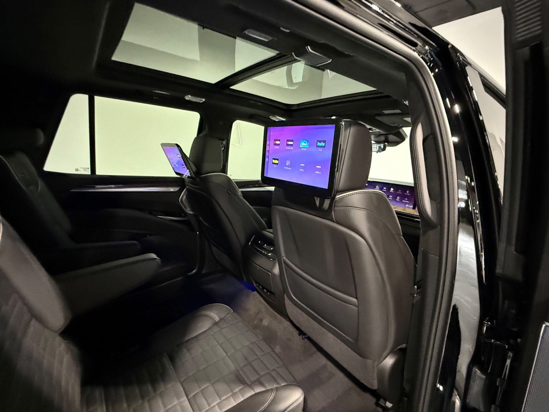 Used 2025 Cadillac Escalade Sport Platinum w/ LPO, ONYX Package image 60