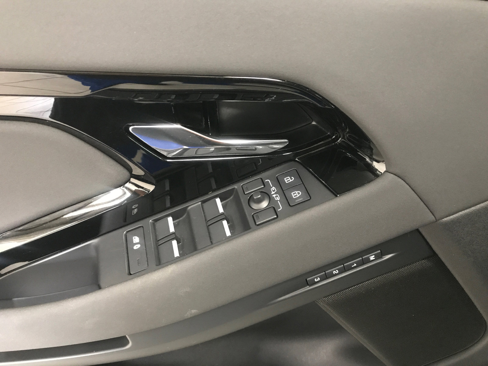 Used 2024 Land Rover Range Rover Evoque Dynamic SE AWD/4WD image 9