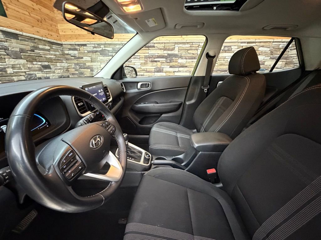 Used 2023 Hyundai Venue SEL FWD image 10
