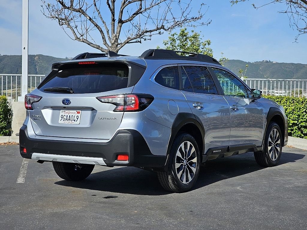 Used 2023 Subaru Outback Limited image 17