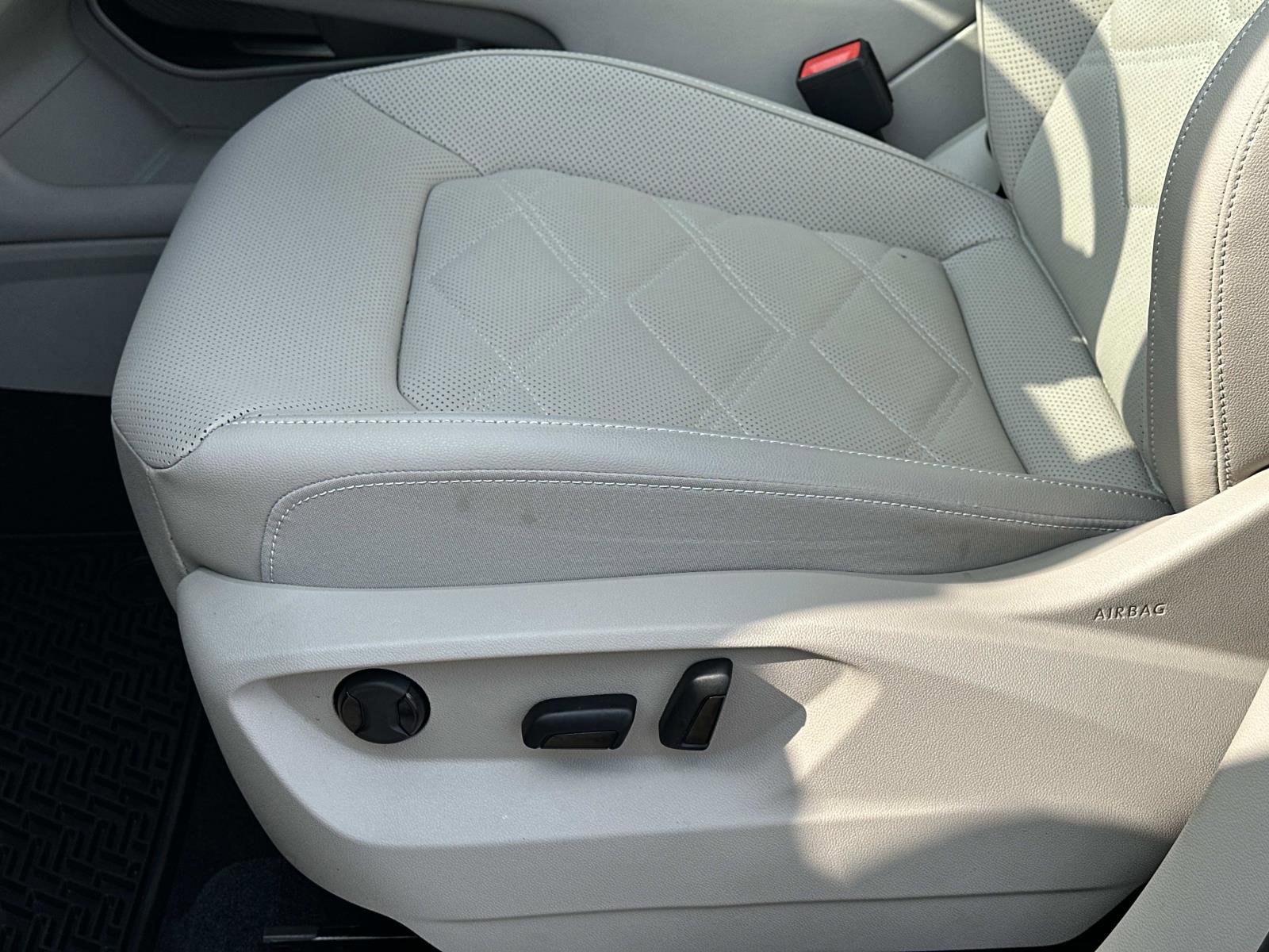 Used 2025 Volkswagen Atlas SE image 7