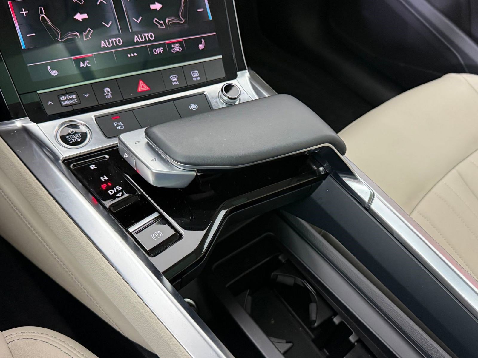 Used 2022 Audi e-tron Premium w/ Interior Protection Package image 30