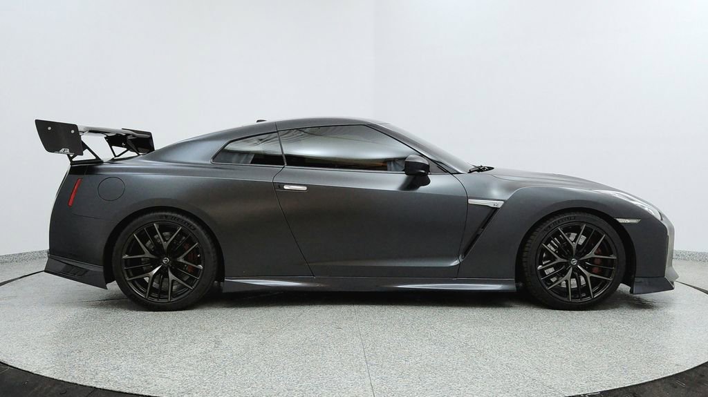 Used 2019 Nissan GT-R image 6