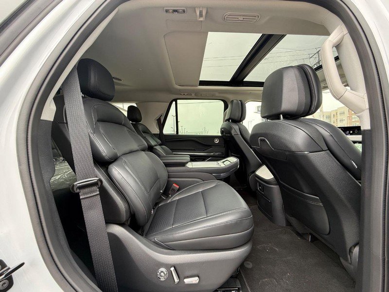 New 2025 Lincoln Navigator Reserve image 5