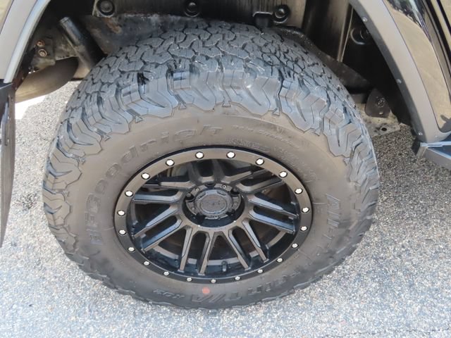 Used 2018 Jeep Wrangler Unlimited Sahara w/ Dual Top Group AWD/4WD image 14