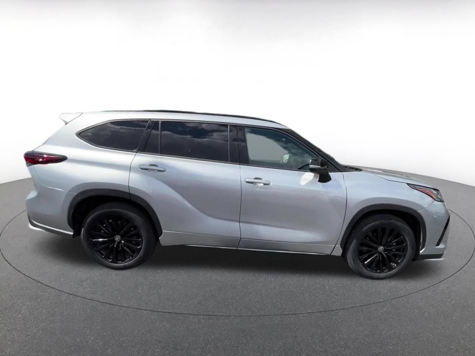 Used 2025 Toyota Highlander XSE AWD/4WD image 13