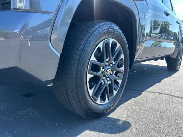Used 2026 Toyota Tundra Limited AWD/4WD image 14