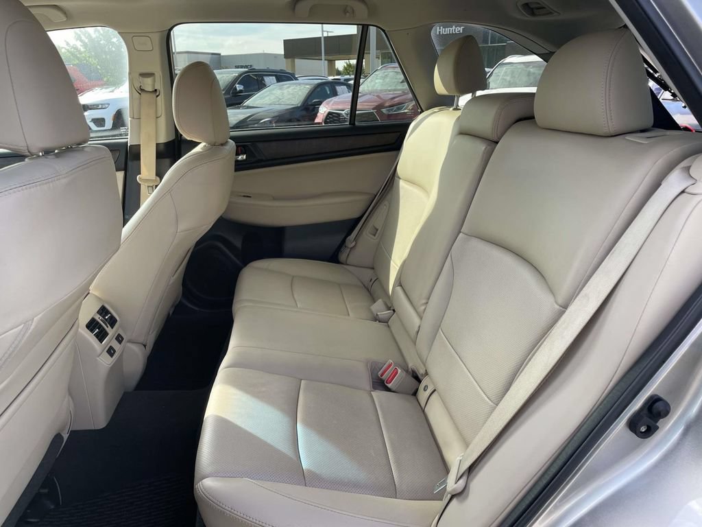 Used 2017 Subaru Outback 2.5i Limited AWD/4WD image 3