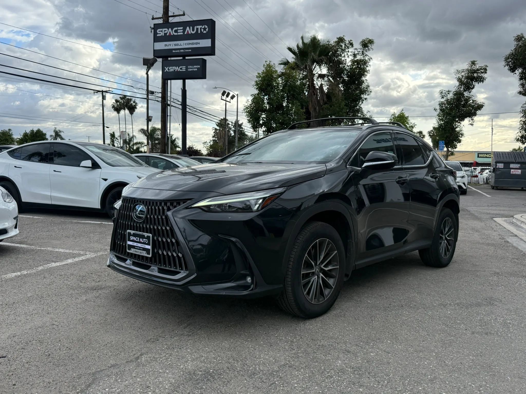 Used 2025 Lexus NX 250 FWD w/ Accessory Package (2T) image 3