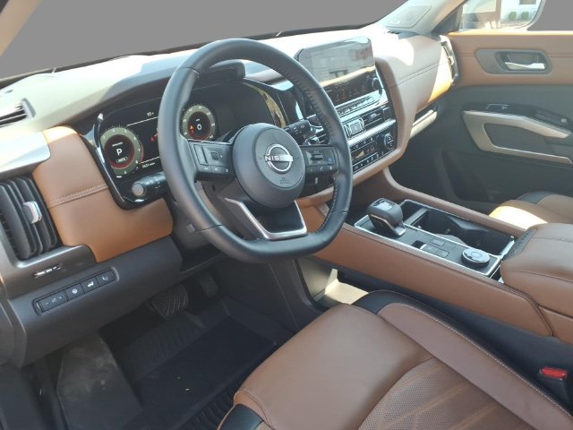 Certified 2025 Nissan Pathfinder Platinum w/ Cargo Package AWD/4WD image 17