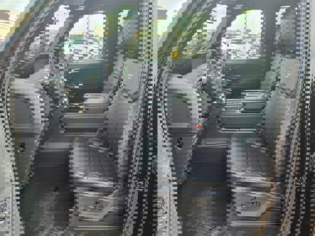 New 2025 Ford Expedition Platinum w/ Stealth Appearance Package image 42