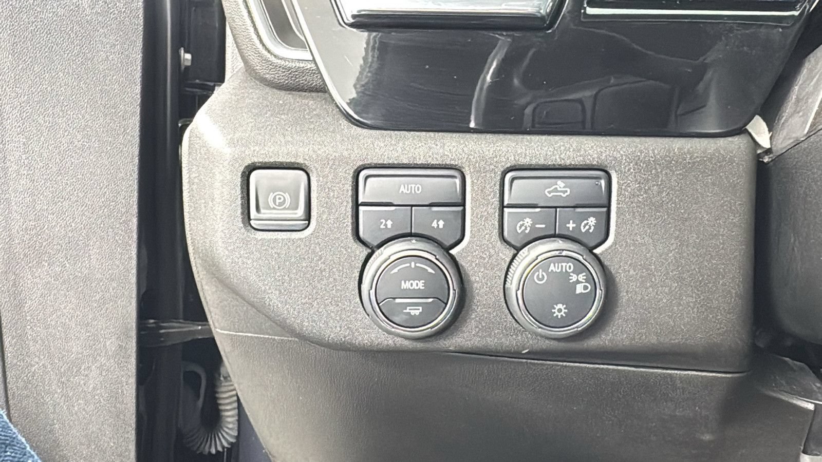 Used 2022 Chevrolet Silverado 1500 LT AWD/4WD image 30