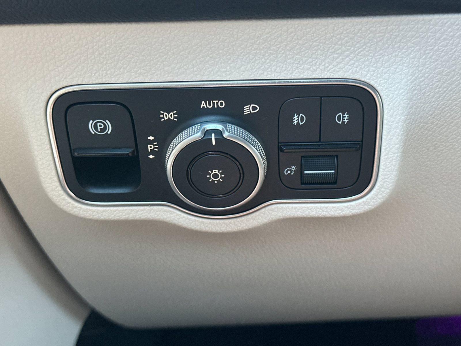 Used 2023 Mercedes-Benz GLB 250 image 29