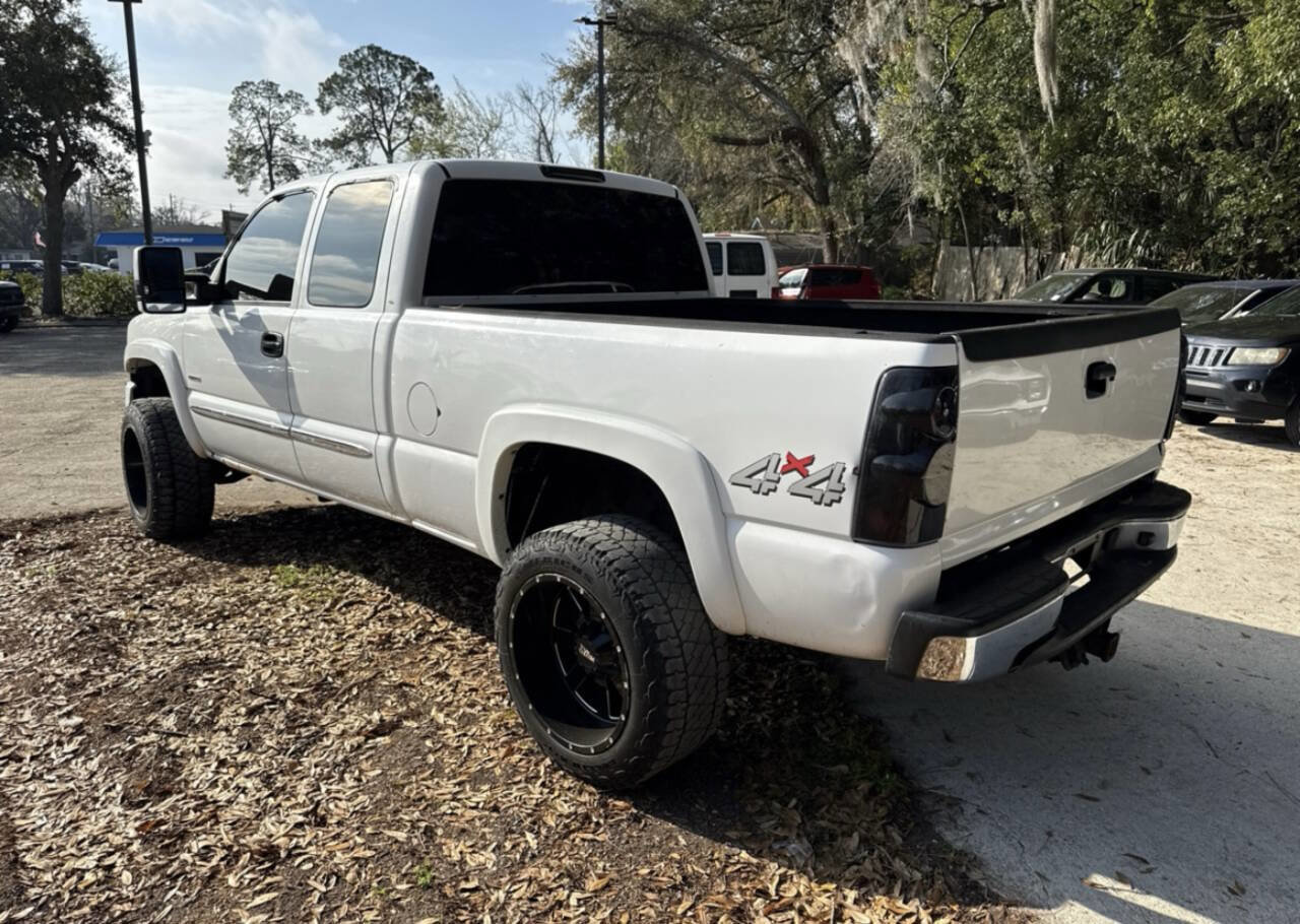 Used 2004 GMC Sierra 2500 SLE w/ Heavy-Duty Power Package AWD/4WD image 4