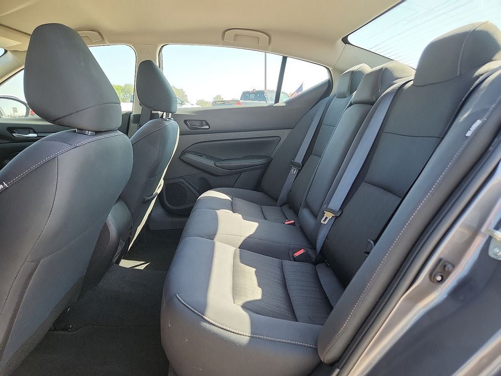 Used 2025 Nissan Altima 2.5 SV FWD image 10