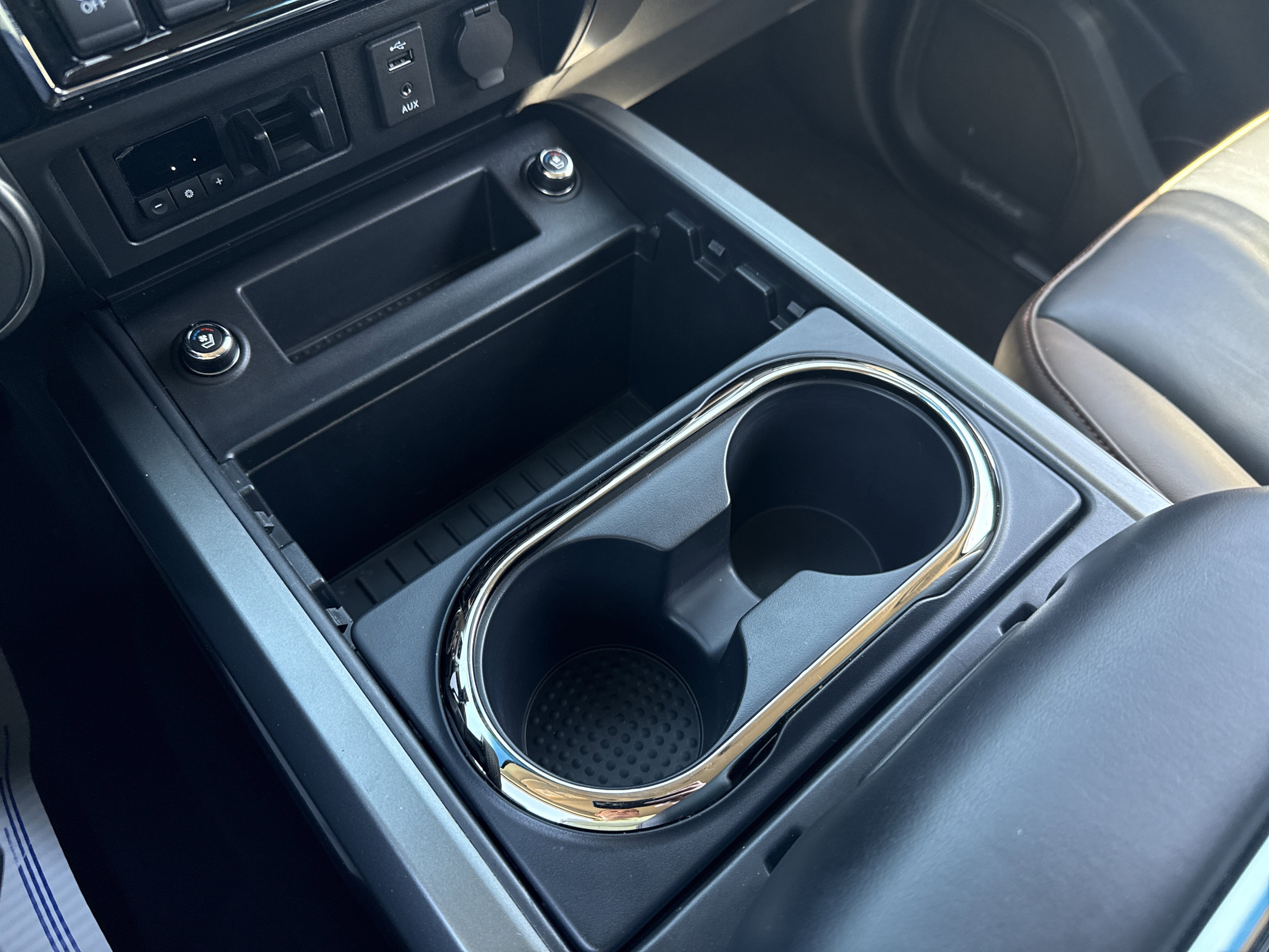 Used 2018 Nissan Titan Platinum Reserve w/ Platinum Utility Package AWD/4WD image 24