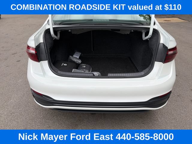 Used 2023 Volkswagen Jetta SE w/ Panoramic Sunroof Package FWD image 7