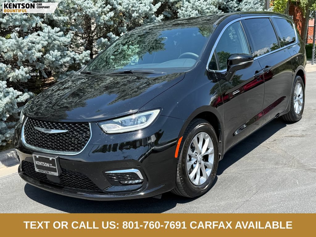 Used 2026 Chrysler Pacifica Limited FWD image 3
