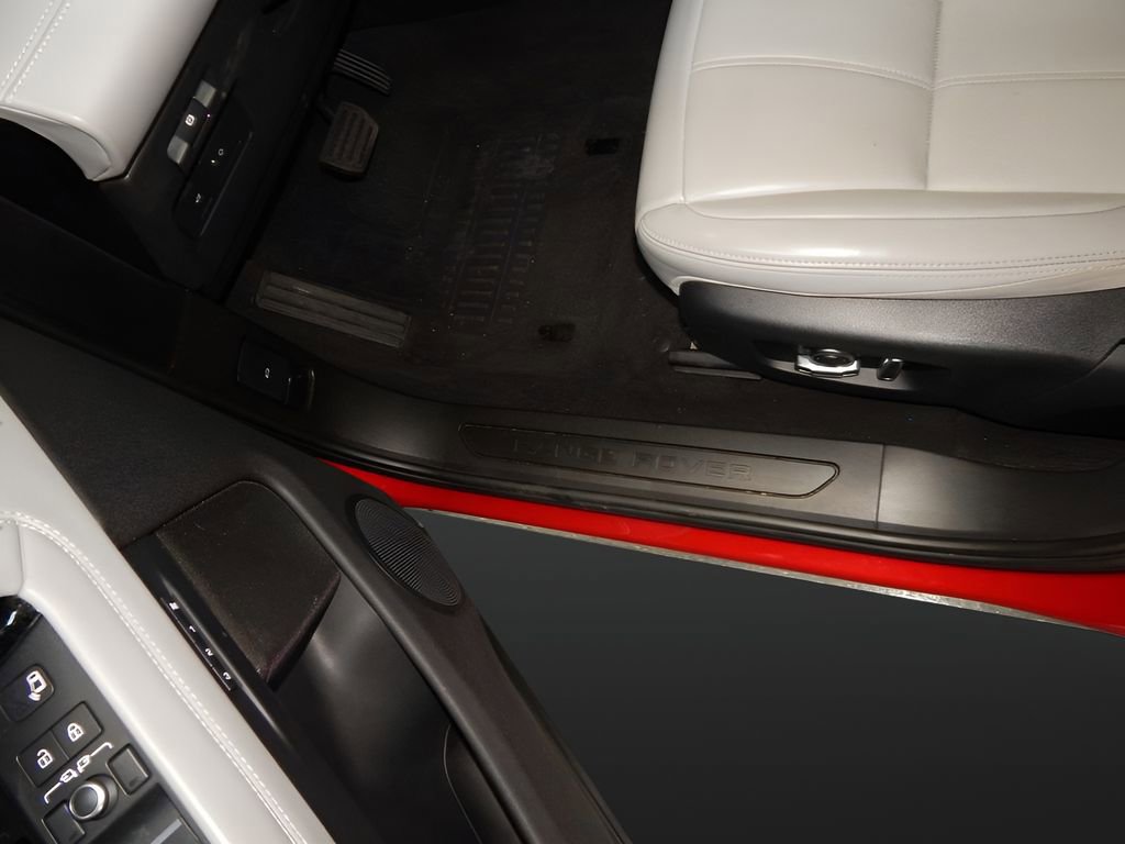 Used 2022 Land Rover Range Rover Evoque SE image 13