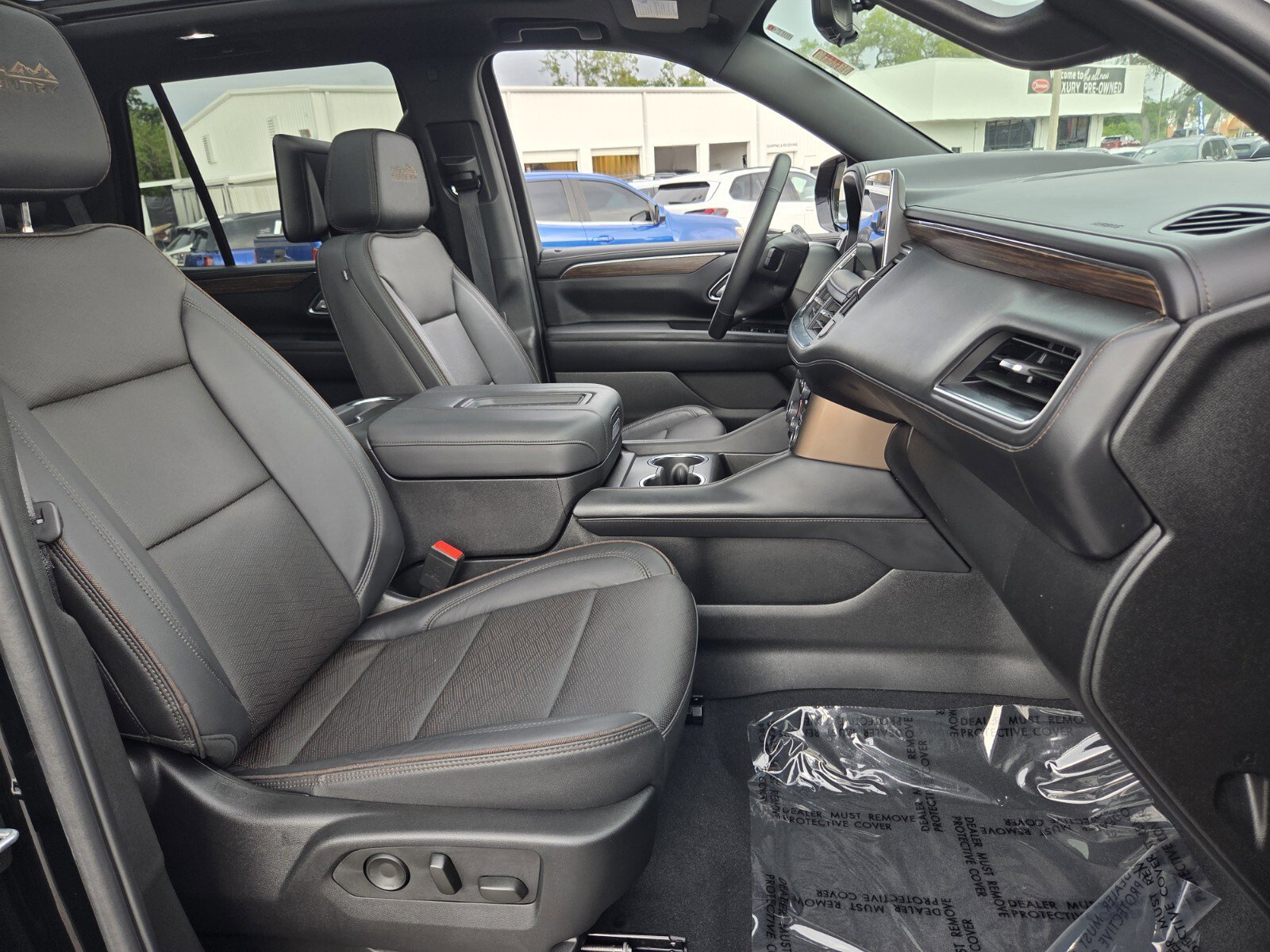 Used 2024 Chevrolet Tahoe High Country AWD/4WD image 17