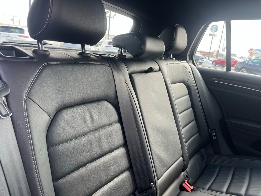 Used 2017 Volkswagen Golf R 4-Door image 28