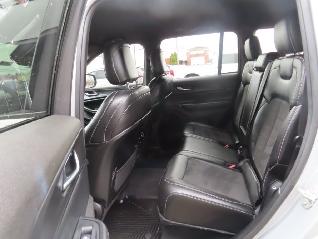 Used 2023 Jeep Grand Cherokee Altitude AWD/4WD image 20
