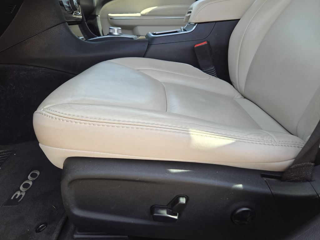 Used 2017 Chrysler 300 Limited RWD image 19