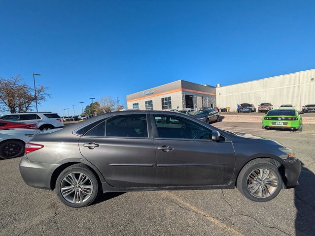 Used 2017 Toyota Camry SE FWD image 4